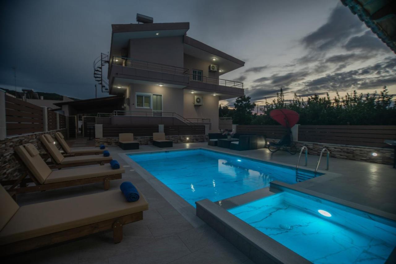 M & S - 4 Bedroom With Heated Pool