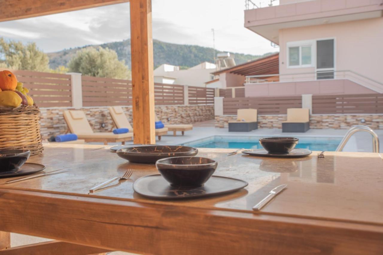M & S - 4 Bedroom With Heated Pool *