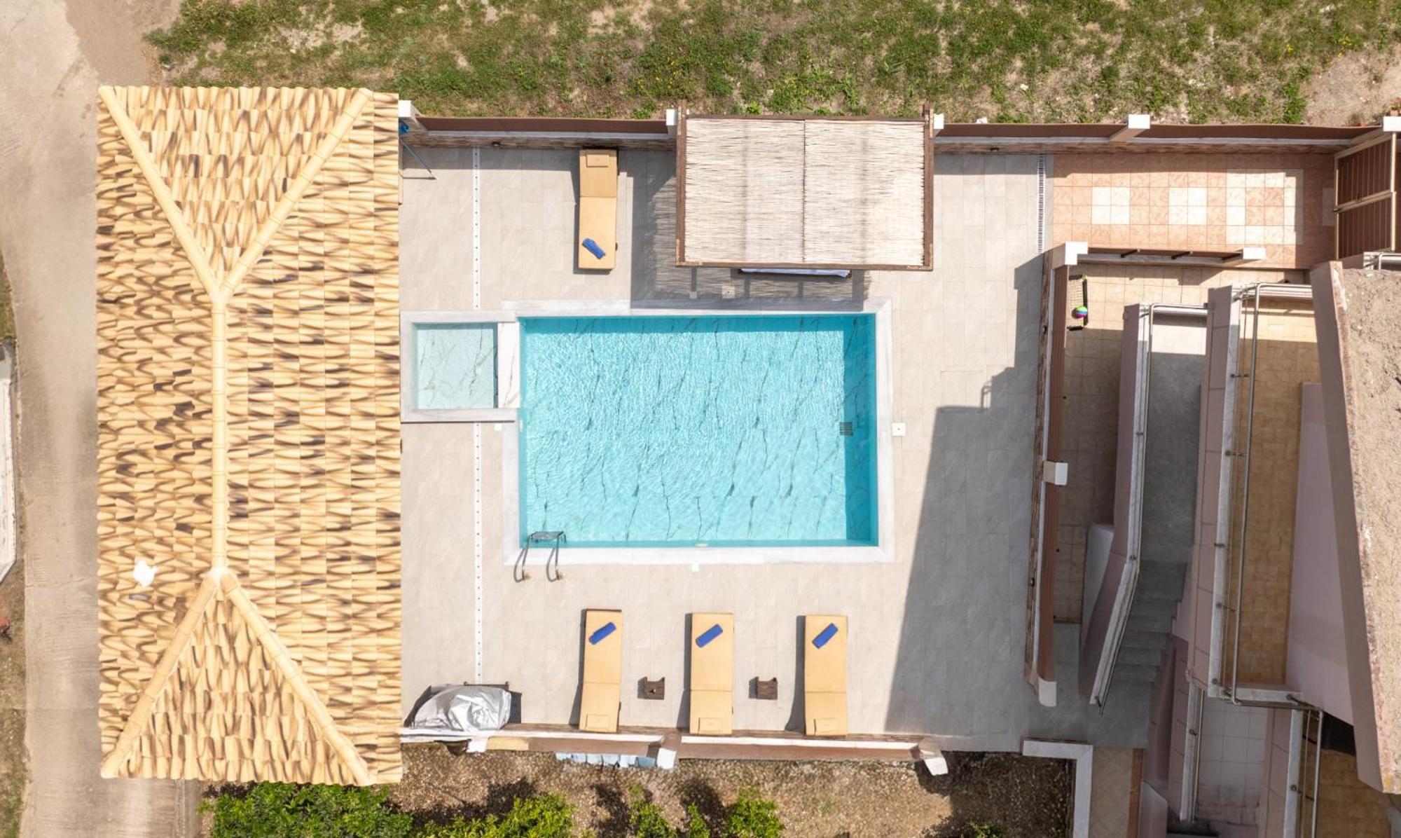 M & S - 4 Bedroom With Heated Pool Villa