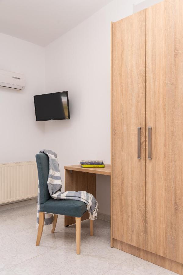 M & S - 4 Bedroom With Heated Pool *